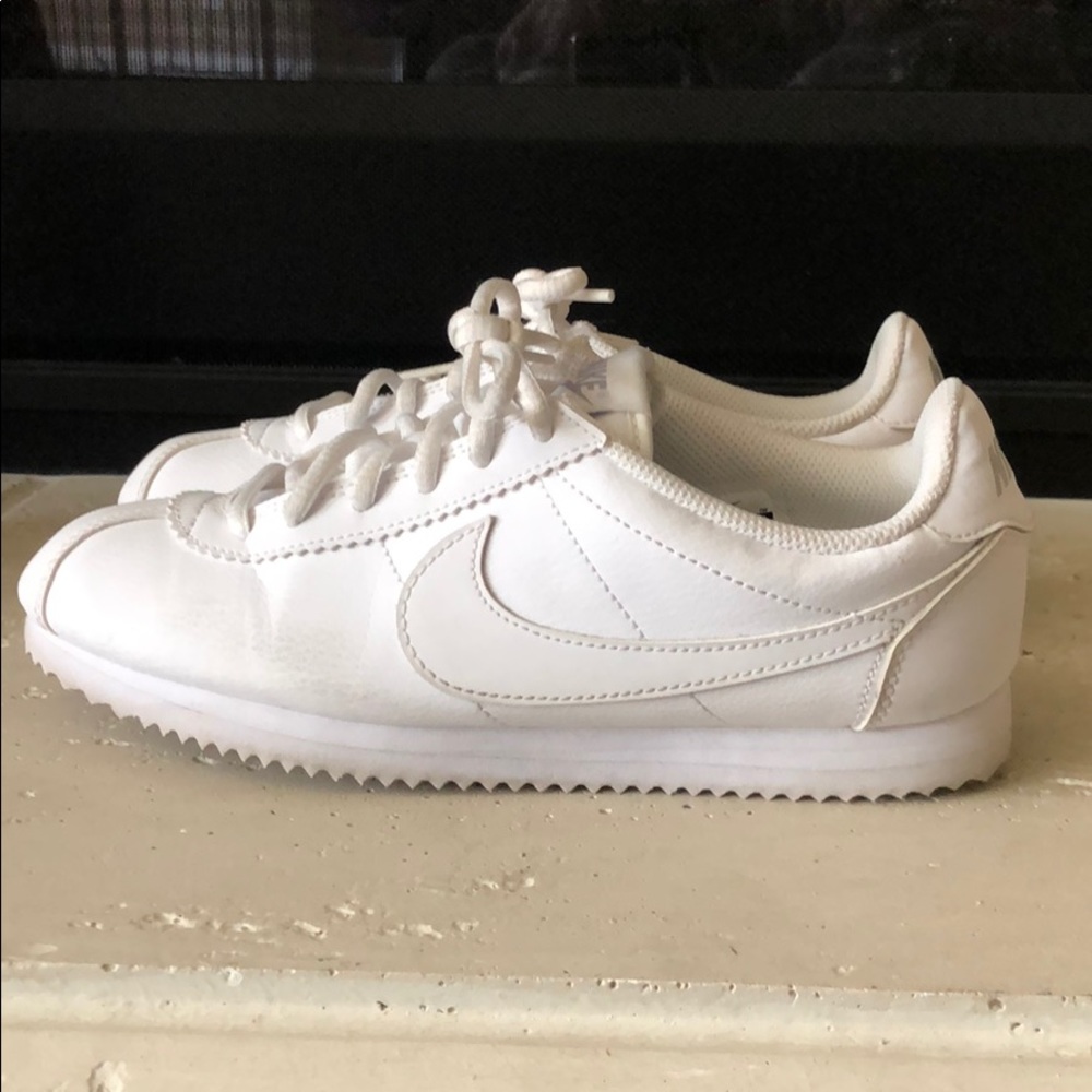 Nike tennis shoes